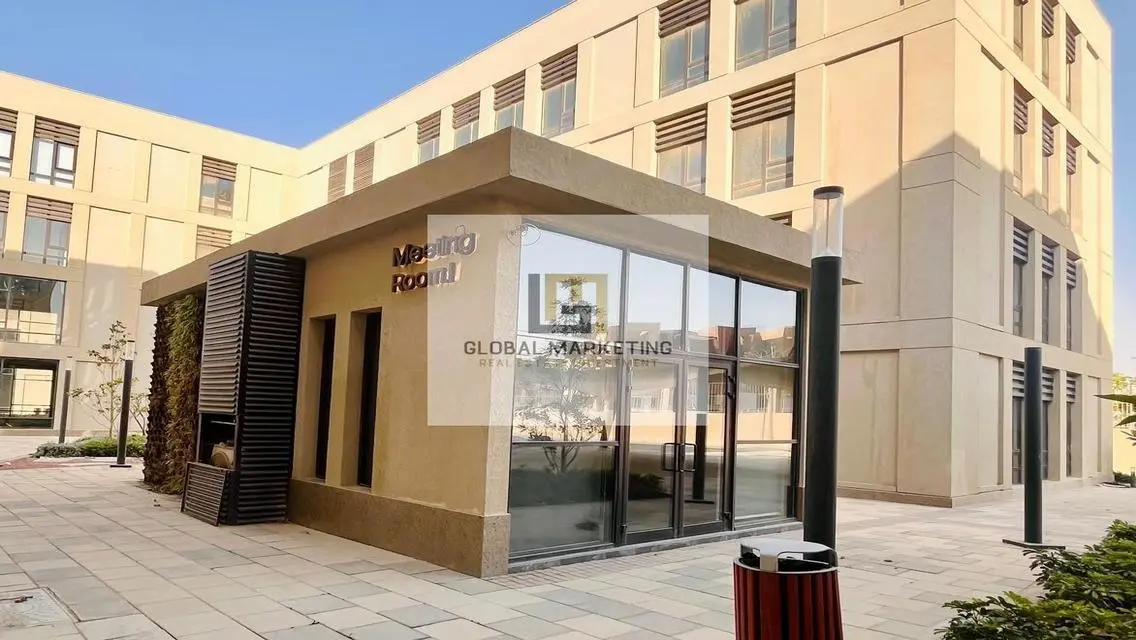 مساحة تجارية للإيجار - 1200 متر مربع