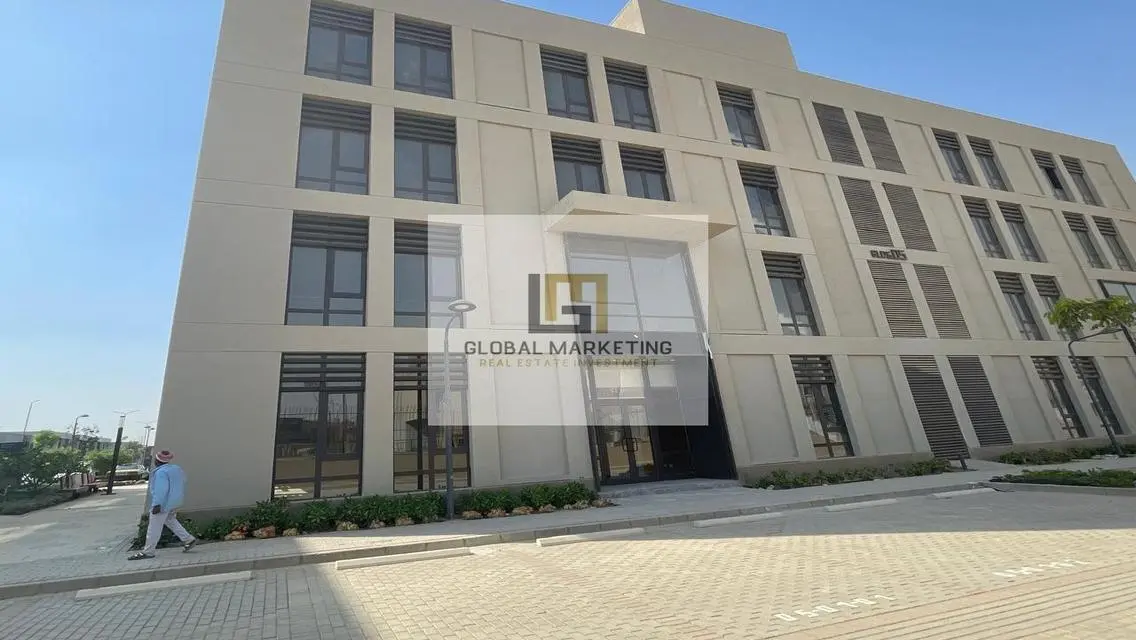مساحة تجارية للإيجار - 1200 متر مربع