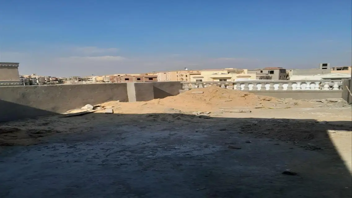 عقار فاخر بإطلالة ساحرة على البحيرات