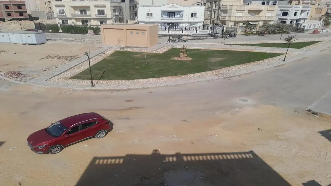عقار فاخر بإطلالة ساحرة على البحيرات