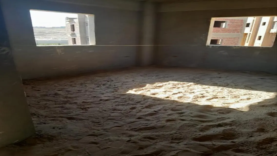 عقار فاخر بإطلالة ساحرة على البحيرات