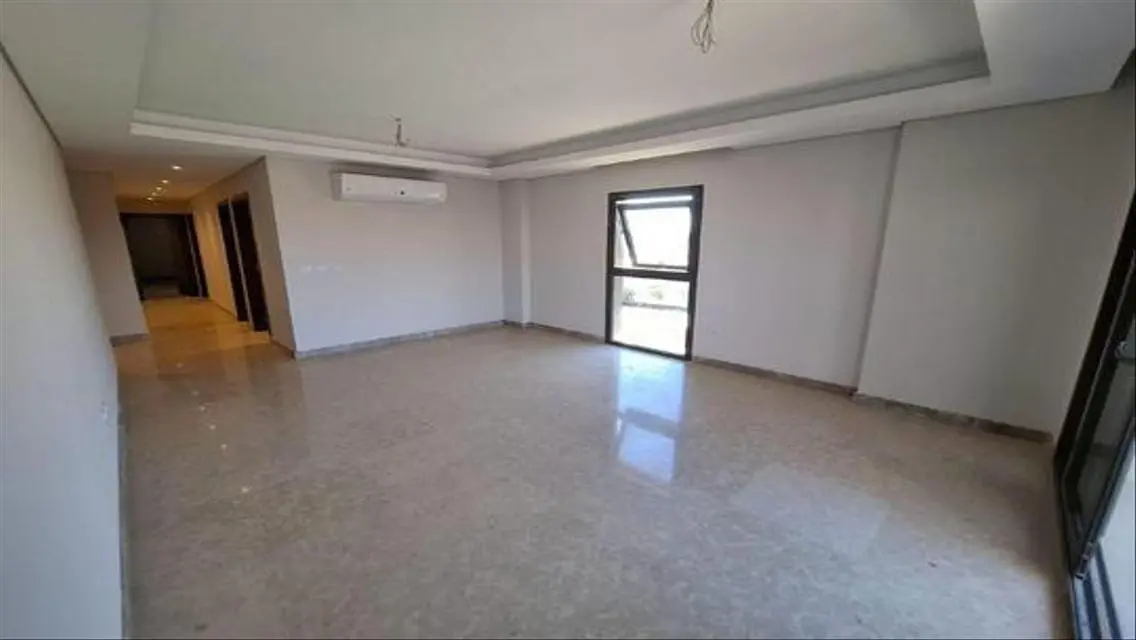وحدة فاخرة في أبراج زد الشيخ زايد