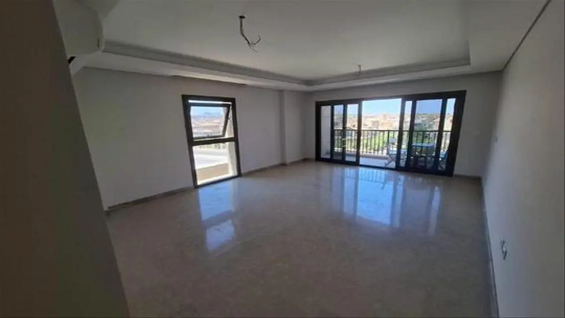 وحدة فاخرة في أبراج زد الشيخ زايد
