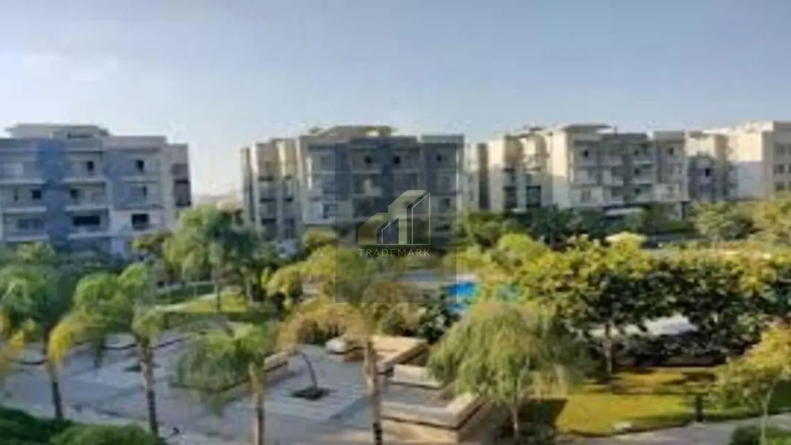Luxurious Apartment Overlooking Lakes with Pool and Amazing Amenities