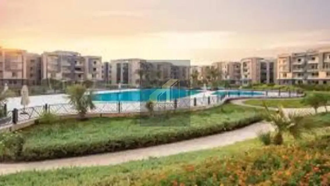 Luxurious Apartment Overlooking Lakes with Pool and Amazing Amenities