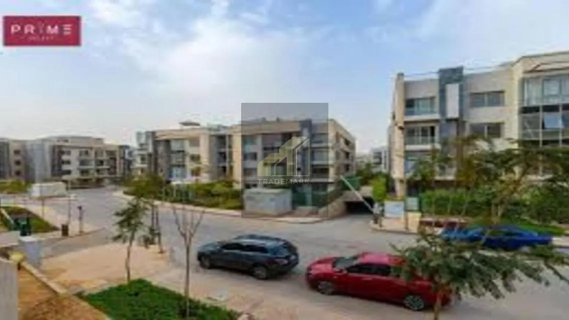 Luxurious Apartment Overlooking Lakes with Pool and Amazing Amenities