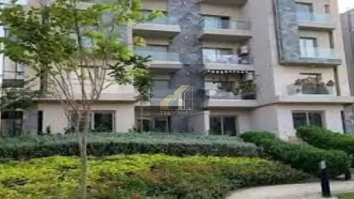 Luxurious Apartment Overlooking Lakes with Pool and Amazing Amenities