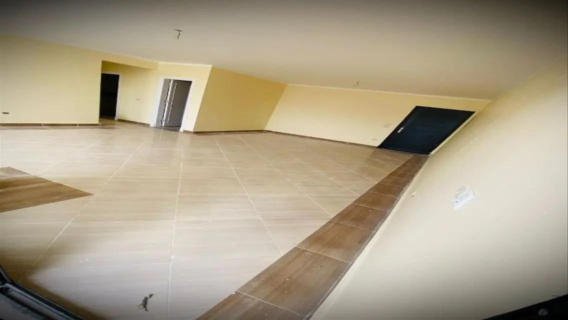شقة فاخرة بإطلالة على البحيرات للبيع