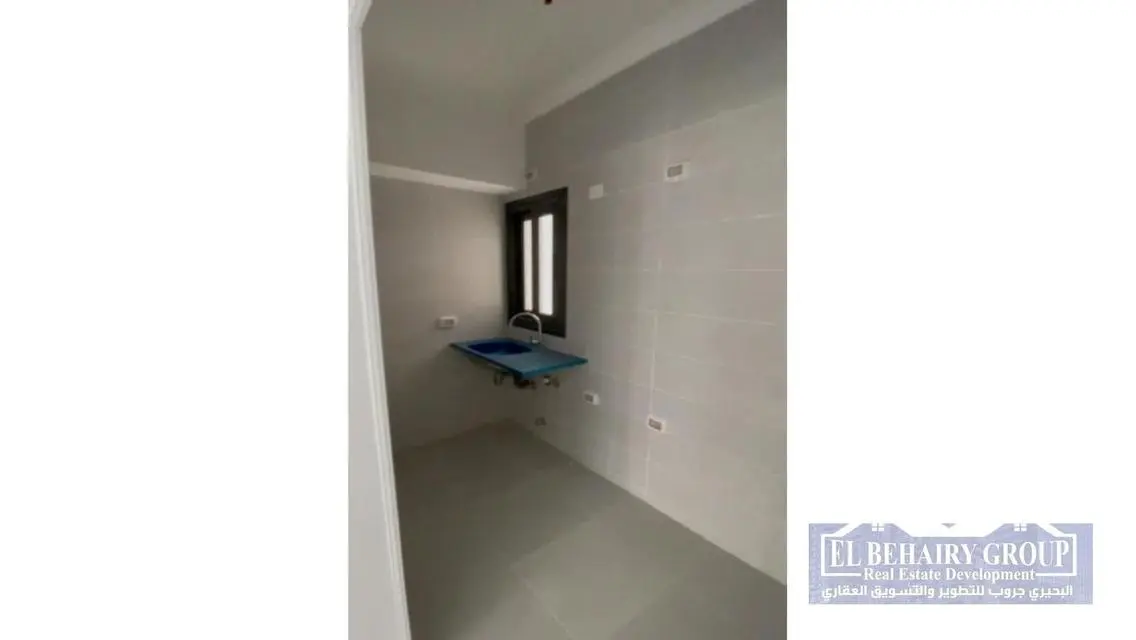 شقة فاخرة بمساحة كبيرة للبيع