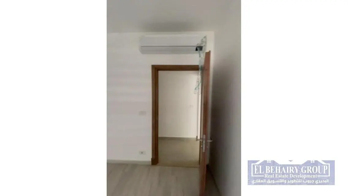 شقة فاخرة بمساحة كبيرة للبيع