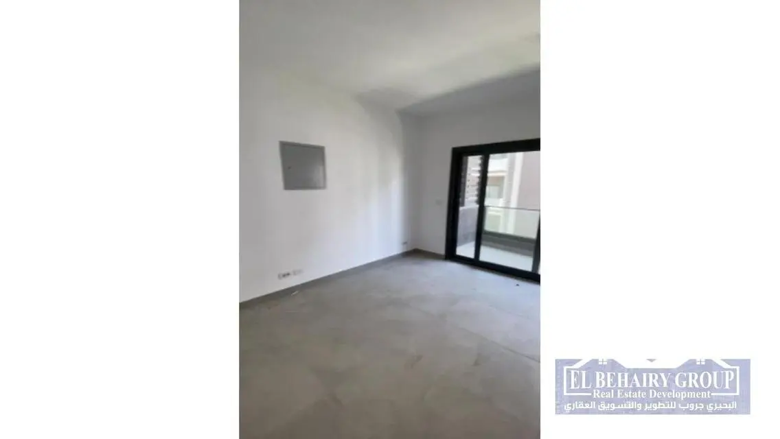 شقة فاخرة بمساحة كبيرة للبيع