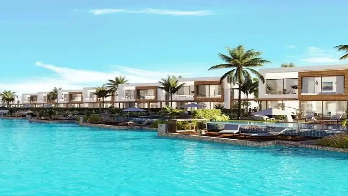 Luxurious Villa with Private Pool and Lake Views