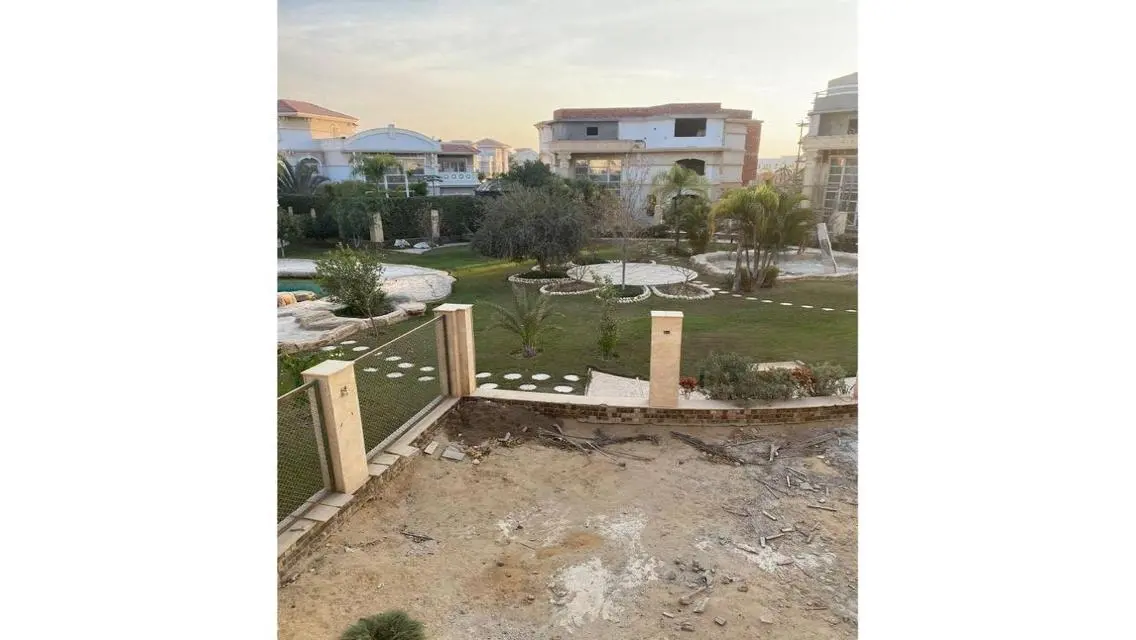 فيلا للبيع في رويال لاجون كوندومينيوم قرب ماكسيم مول