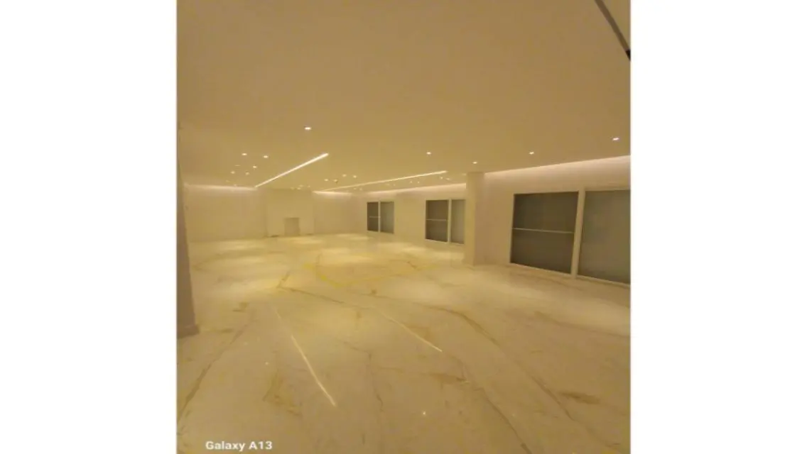 Luxury Apartment with Spacious Area Overlooking Lakes