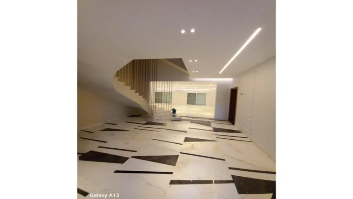 Luxury Apartment with Spacious Area Overlooking Lakes