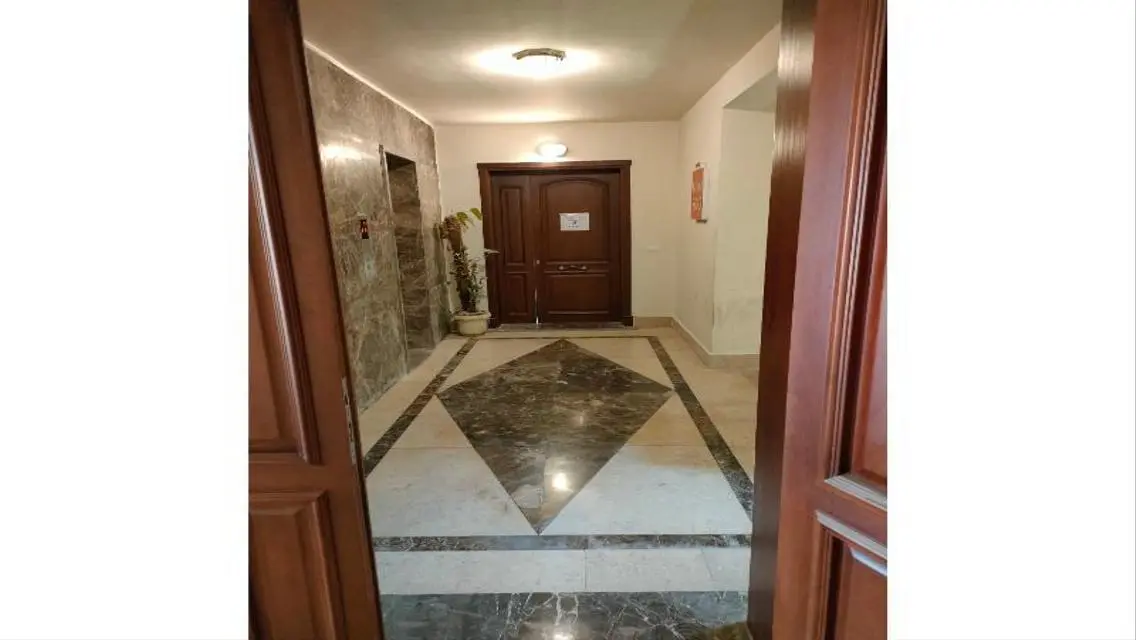 Spacious 400 sqm Office for Sale in Prime Location