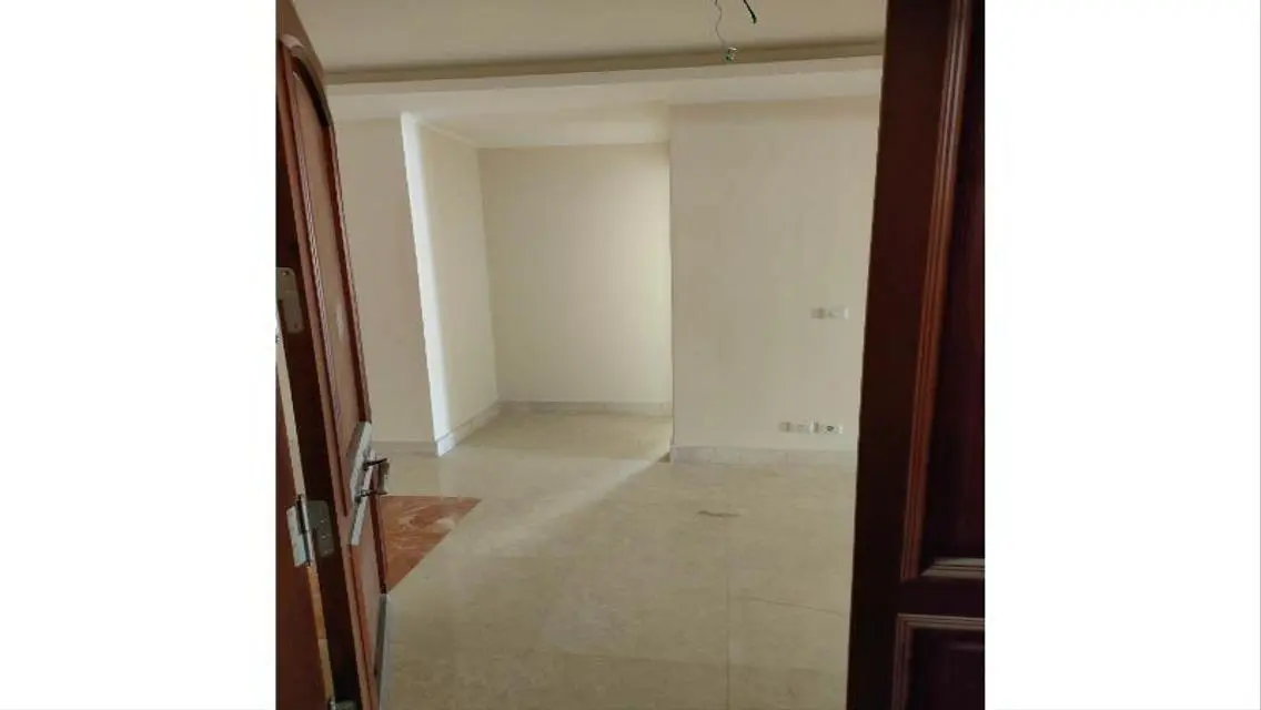 Spacious 400 sqm Office for Sale in Prime Location