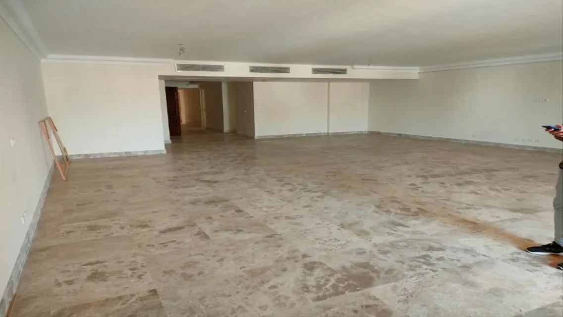 Spacious 400 sqm Office for Sale in Prime Location