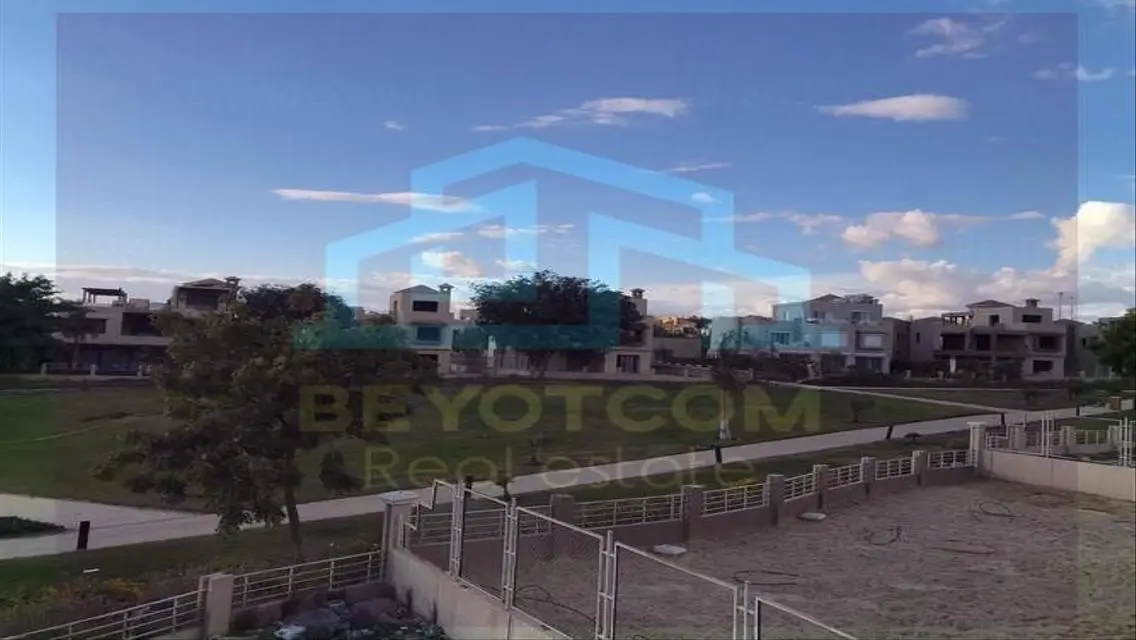 Luxury Villa for Sale with 2005 Meter Space and Lake View