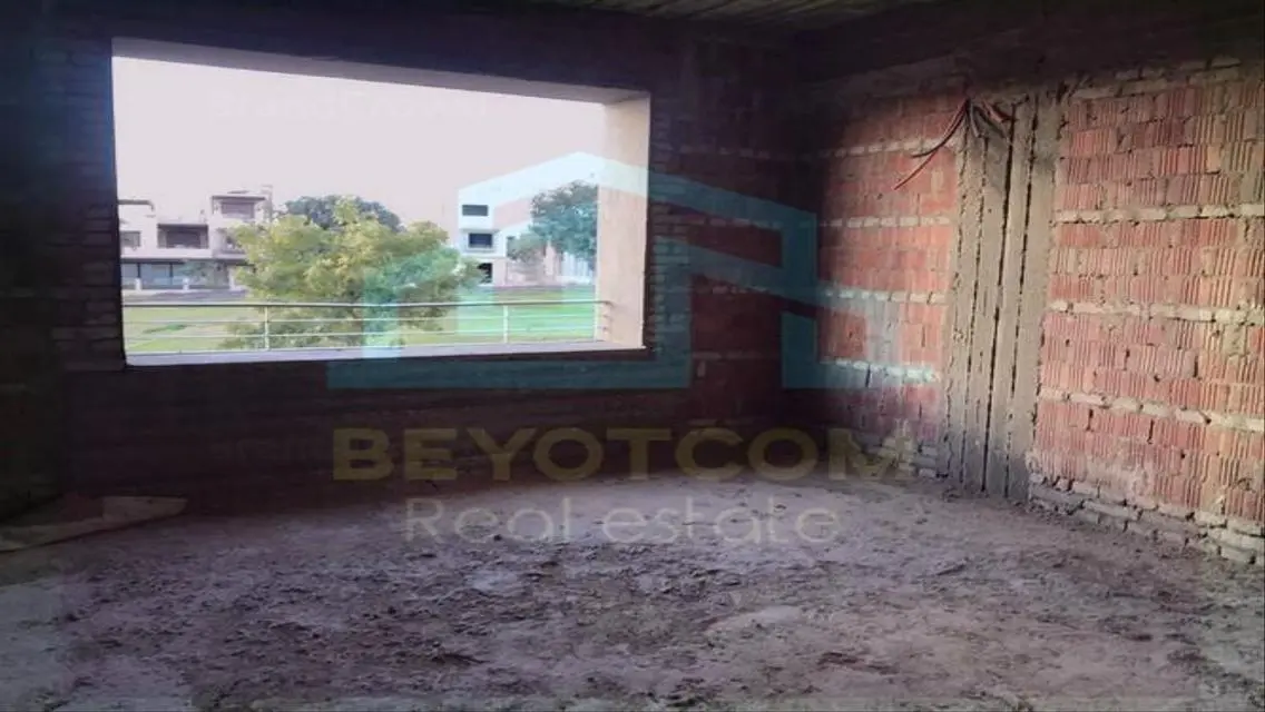 Luxury Villa for Sale with 2005 Meter Space and Lake View