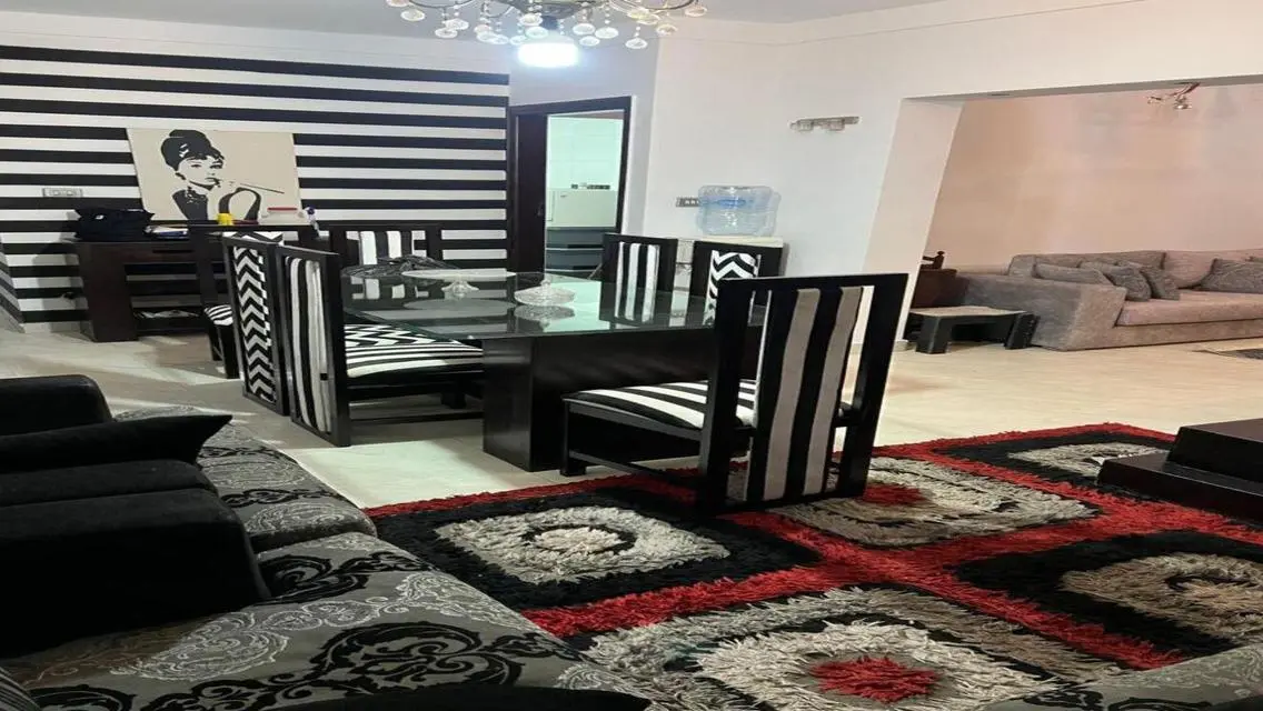 شقة فاخرة للإيجار بنظام تشطيب كامل