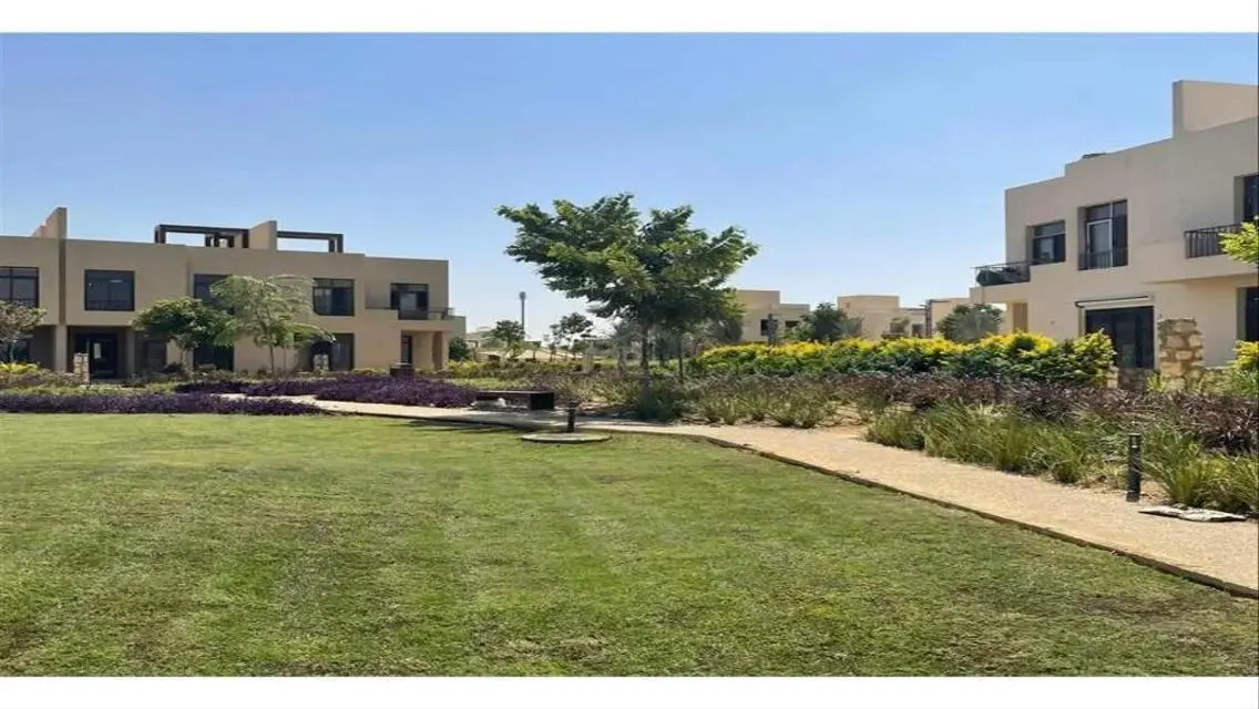 Luxury Villa for Sale in Owest Compound, October