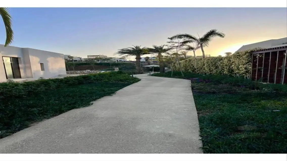 Luxury Villa for Sale in Owest Compound, October