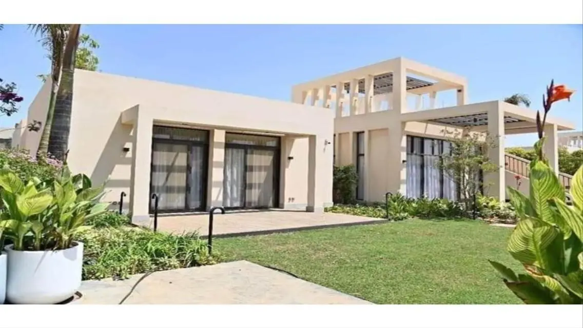 Luxury Villa for Sale in Owest Compound, October