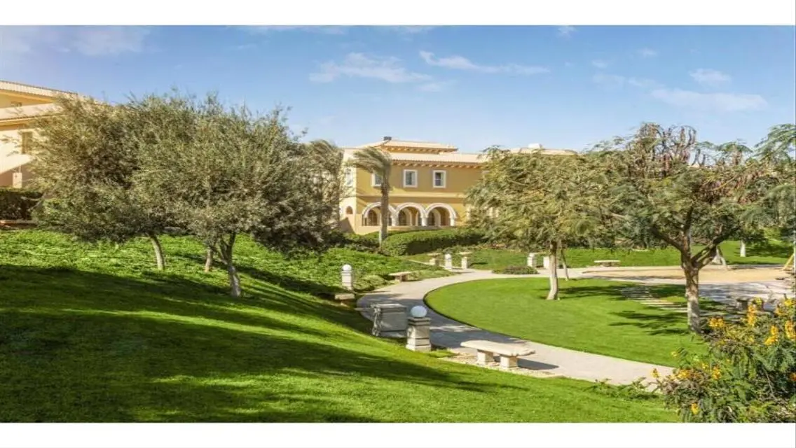 Luxurious Apartment in Hyde Park Compound - New Cairo