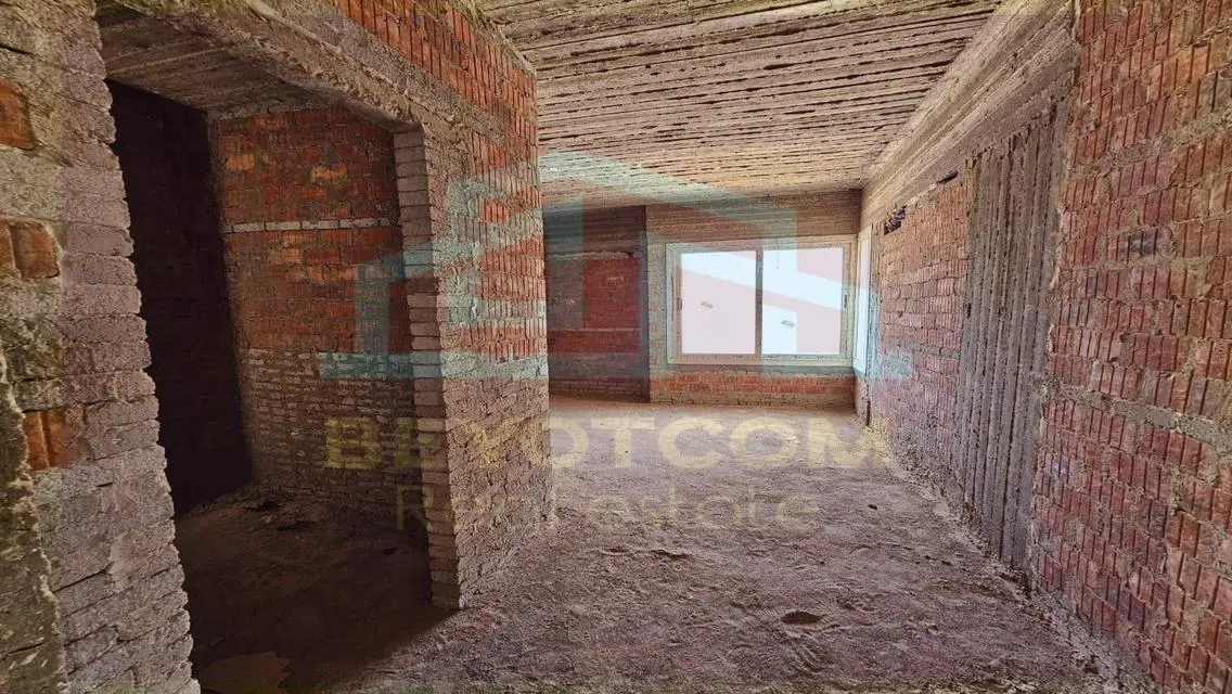 شقة فاخرة بمساحة 1350 متر بتصميم مميز وحي متميز