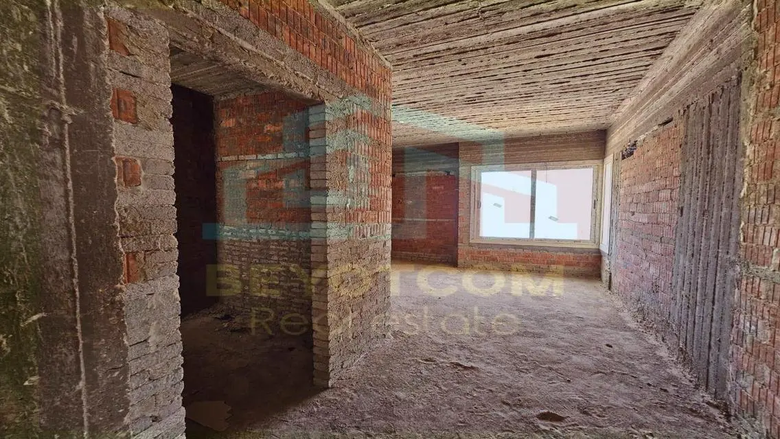 شقة فاخرة بمساحة 1350 متر بتصميم مميز وحي متميز
