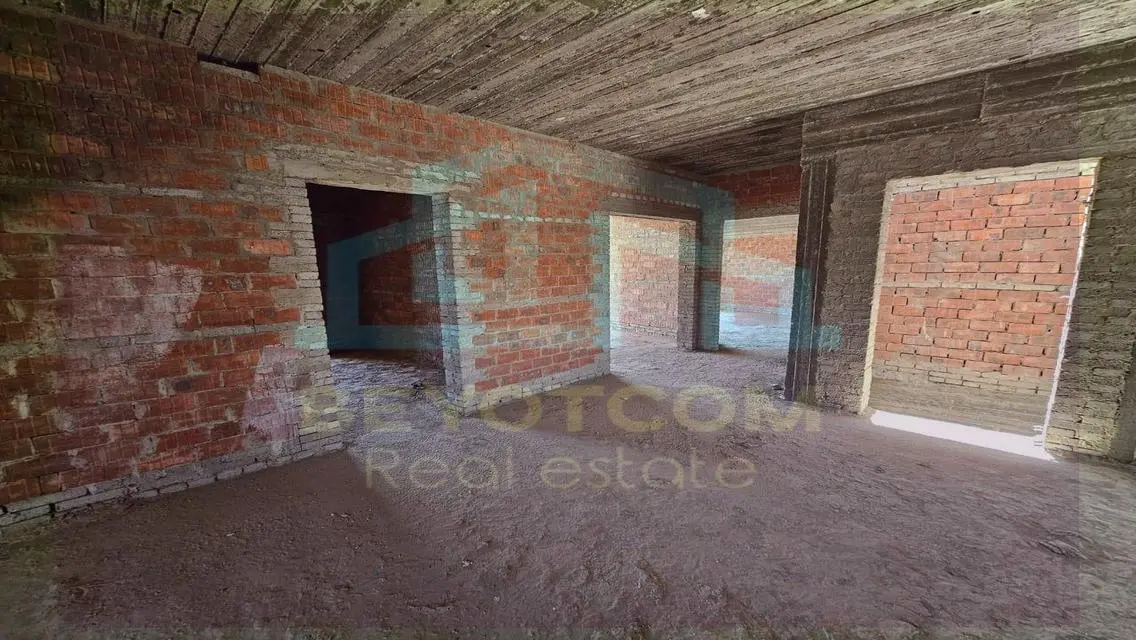 شقة فاخرة بمساحة 1350 متر بتصميم مميز وحي متميز