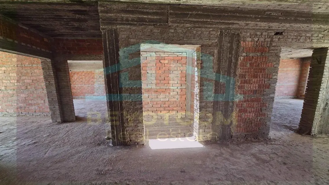 شقة فاخرة بمساحة 1350 متر بتصميم مميز وحي متميز