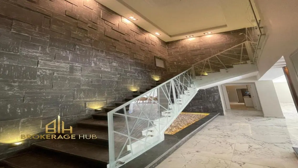 فيلا فاخرة للبيع بمساحة 23600000 متر