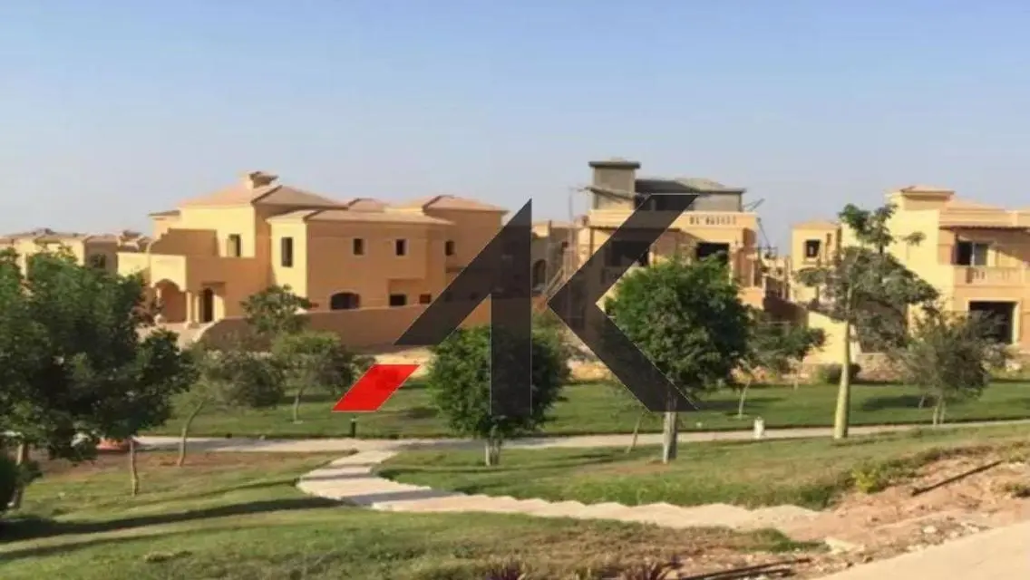 فيلا فاخرة 6 غرف نوم للبيع بمساحة 240 متر