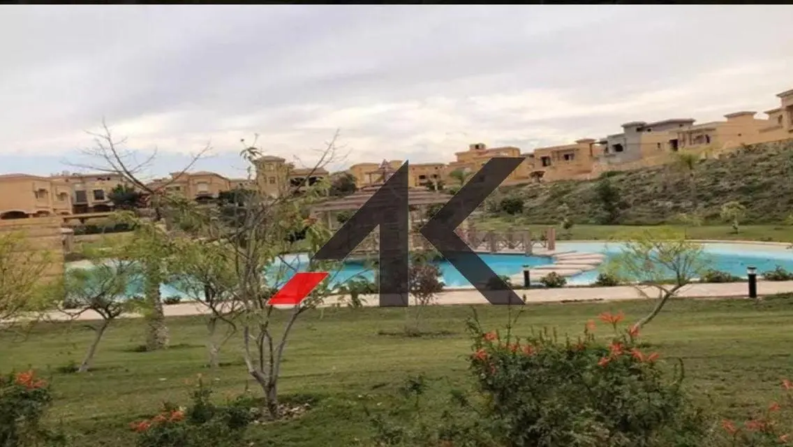 فيلا فاخرة 6 غرف نوم للبيع بمساحة 240 متر