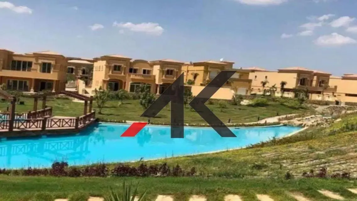 فيلا فاخرة 6 غرف نوم للبيع بمساحة 240 متر