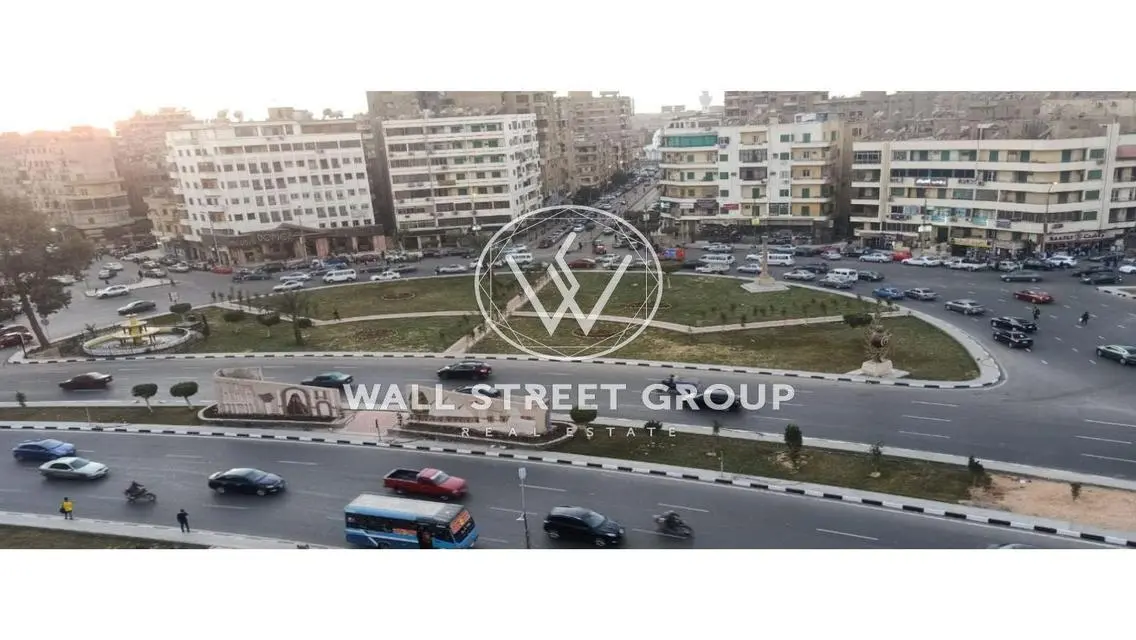 -300- شقة مميزة بشرفة