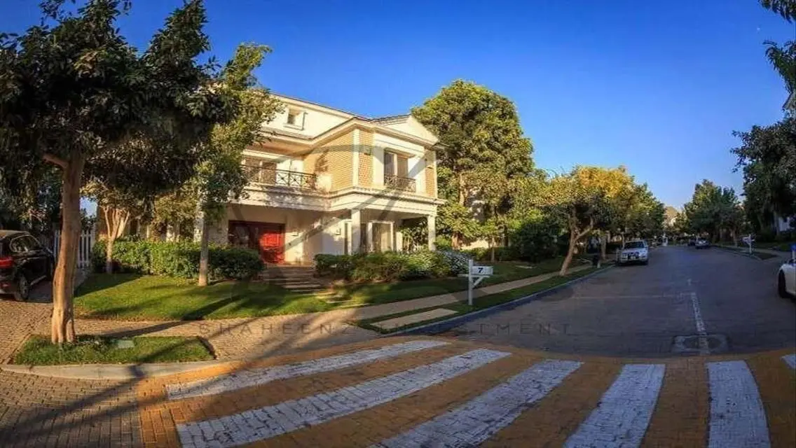 Stunning Villa with Mountain View for Sale