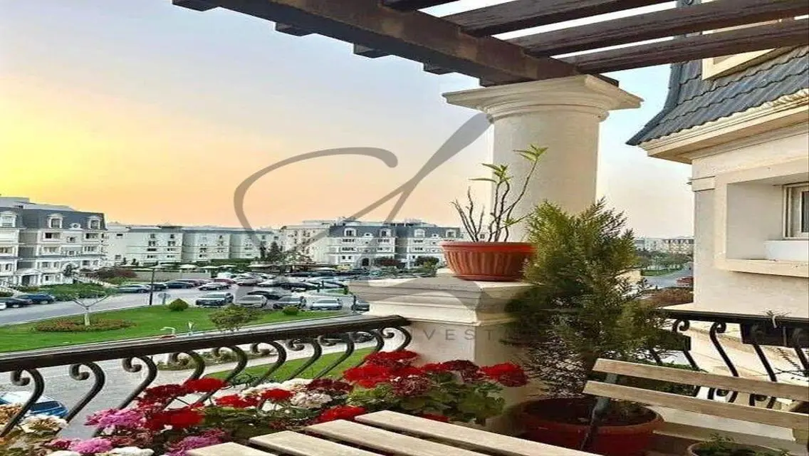 Stunning Villa with Mountain View for Sale
