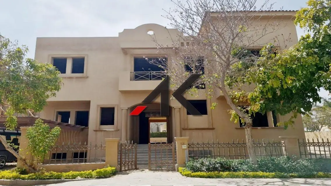 فيلا فاخرة بمساحة واسعة مع حديقة خاصة وإطلالة مميزة