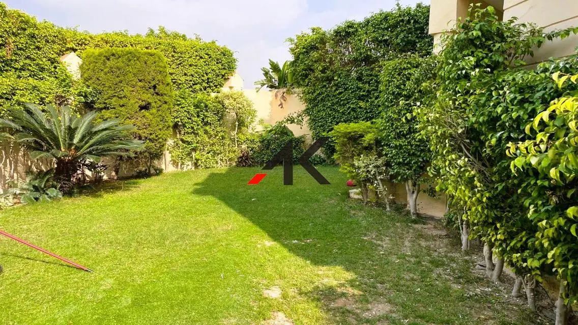 شقة فاخرة للبيع بمساحة 3500 متر في أرقى المناطق