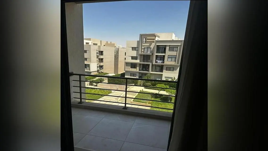 فيلا فاخرة مع إطلالة رائعة وبسعر مغري