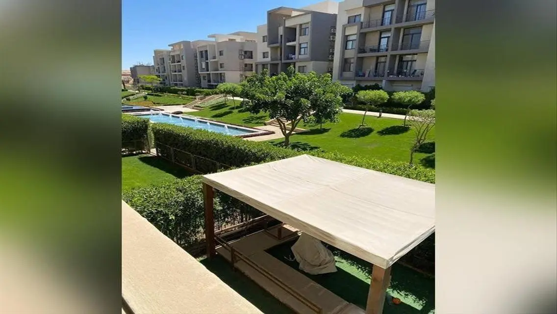 فيلا فاخرة مع إطلالة رائعة وبسعر مغري