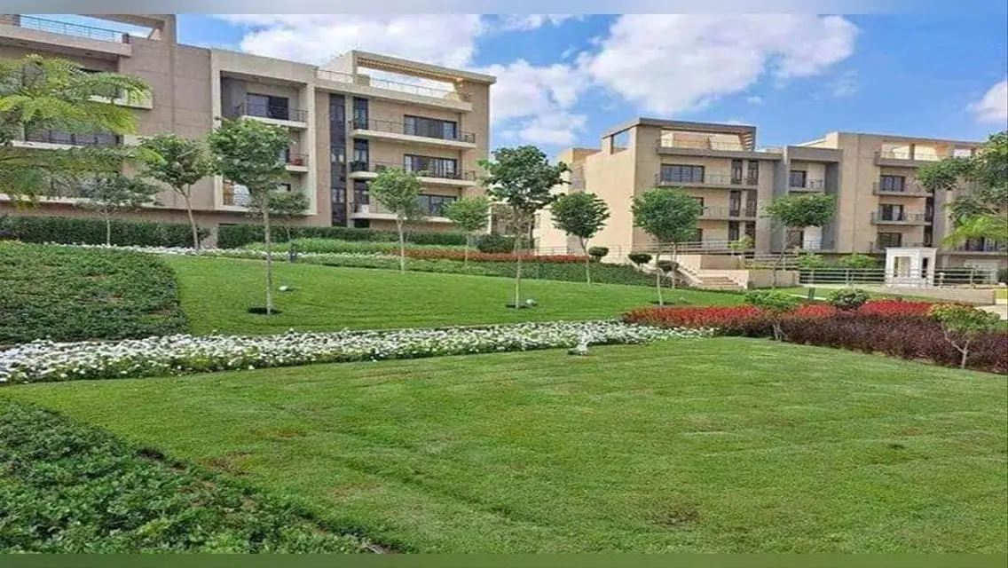 فيلا فاخرة مع إطلالة رائعة وبسعر مغري