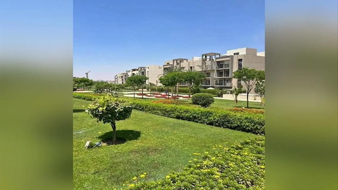 فيلا فاخرة مع إطلالة رائعة وبسعر مغري