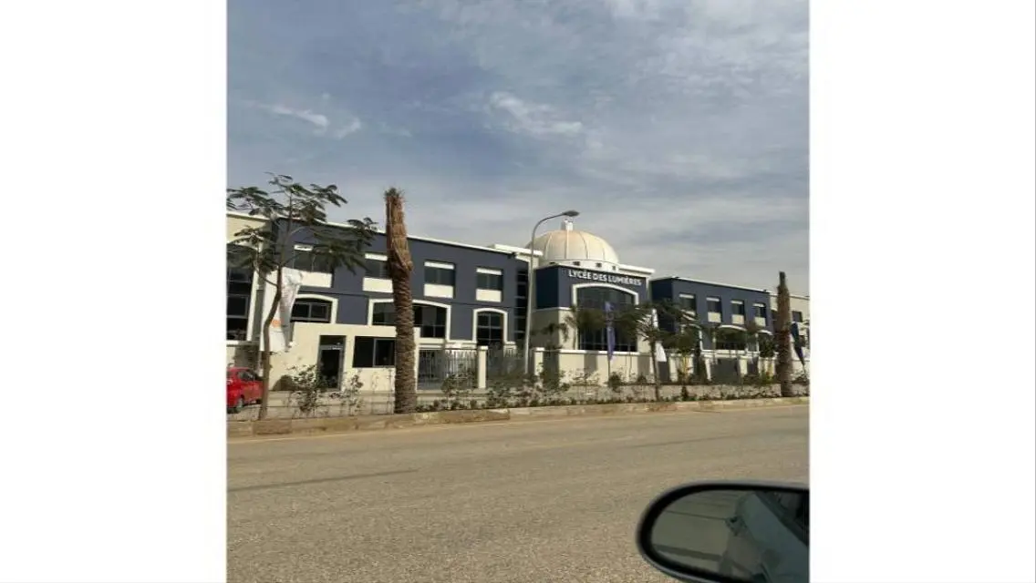 شقة فاخرة للبيع بمساحة 340 متر
