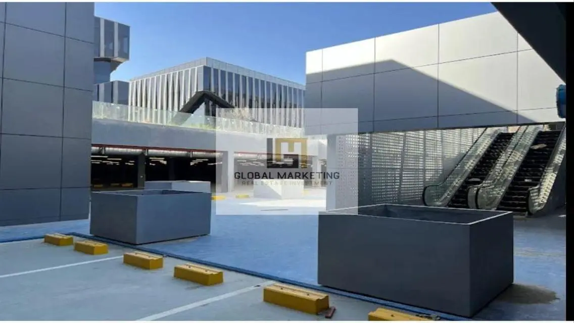 118m Property with Extended Cables