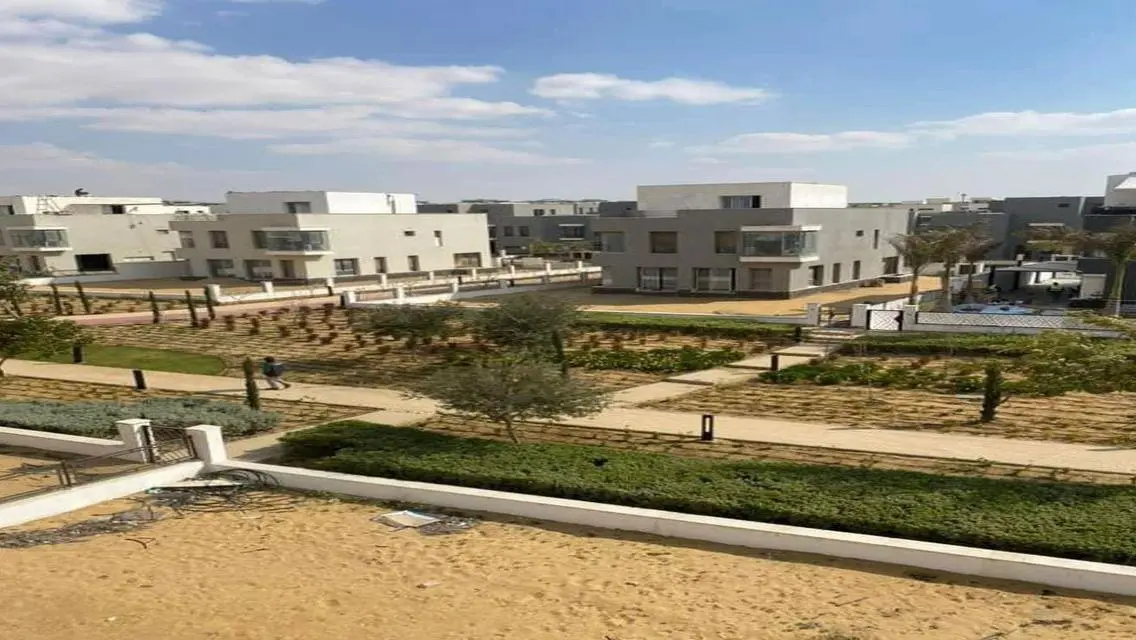فيلا فاخرة بمساحة 535 متر مع حديقة خاصة