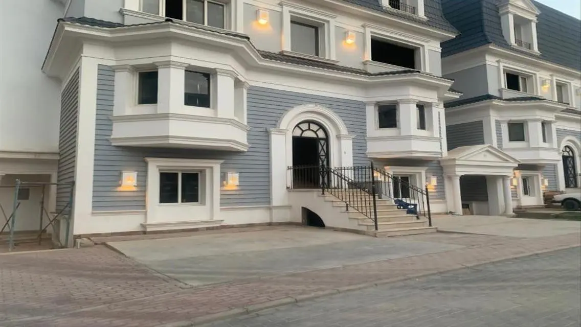 Luxury Villa for Rent in Mountain View Park